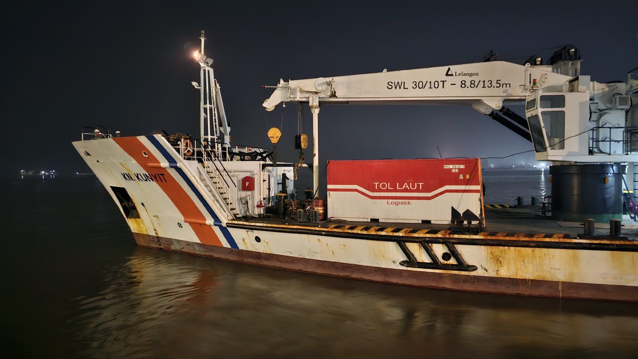 Hari ke-12 SAR KMP Virgo Transport 8, Kemenhub Kirim KN Kunyit Angkut Reefer Container ke Ring 1 Area Operasi
